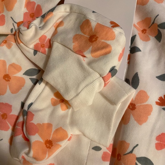 3piece set hat, booties, onsie - Picture 5 of 6